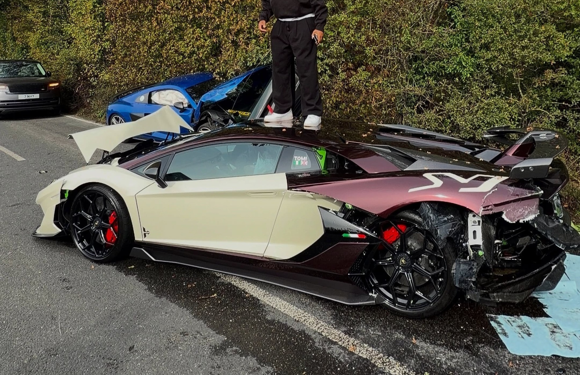 THIS LAMBORGHINI AVENTADOR SVJ HAS BEEN WRECCKED
