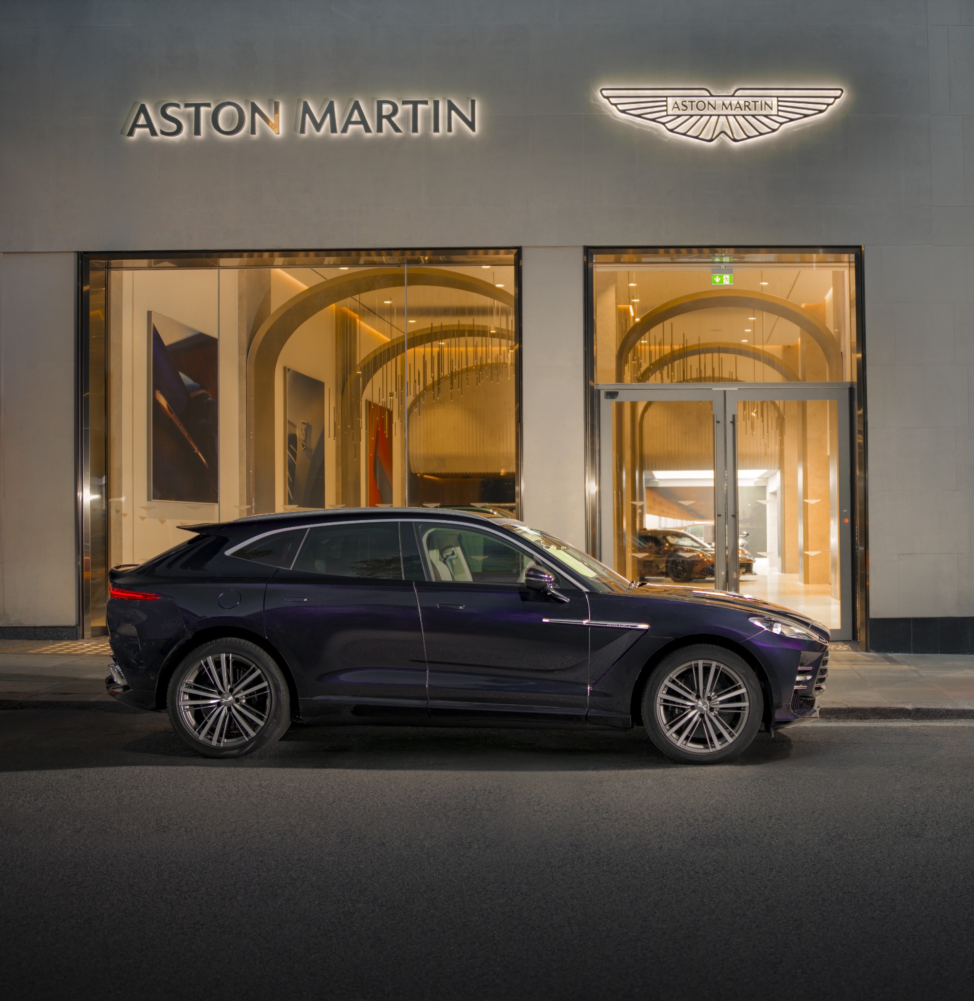ASTON MARTIN OPENS THE DOORS TO ITS NEW FLAGSHIP DEALERSHIP